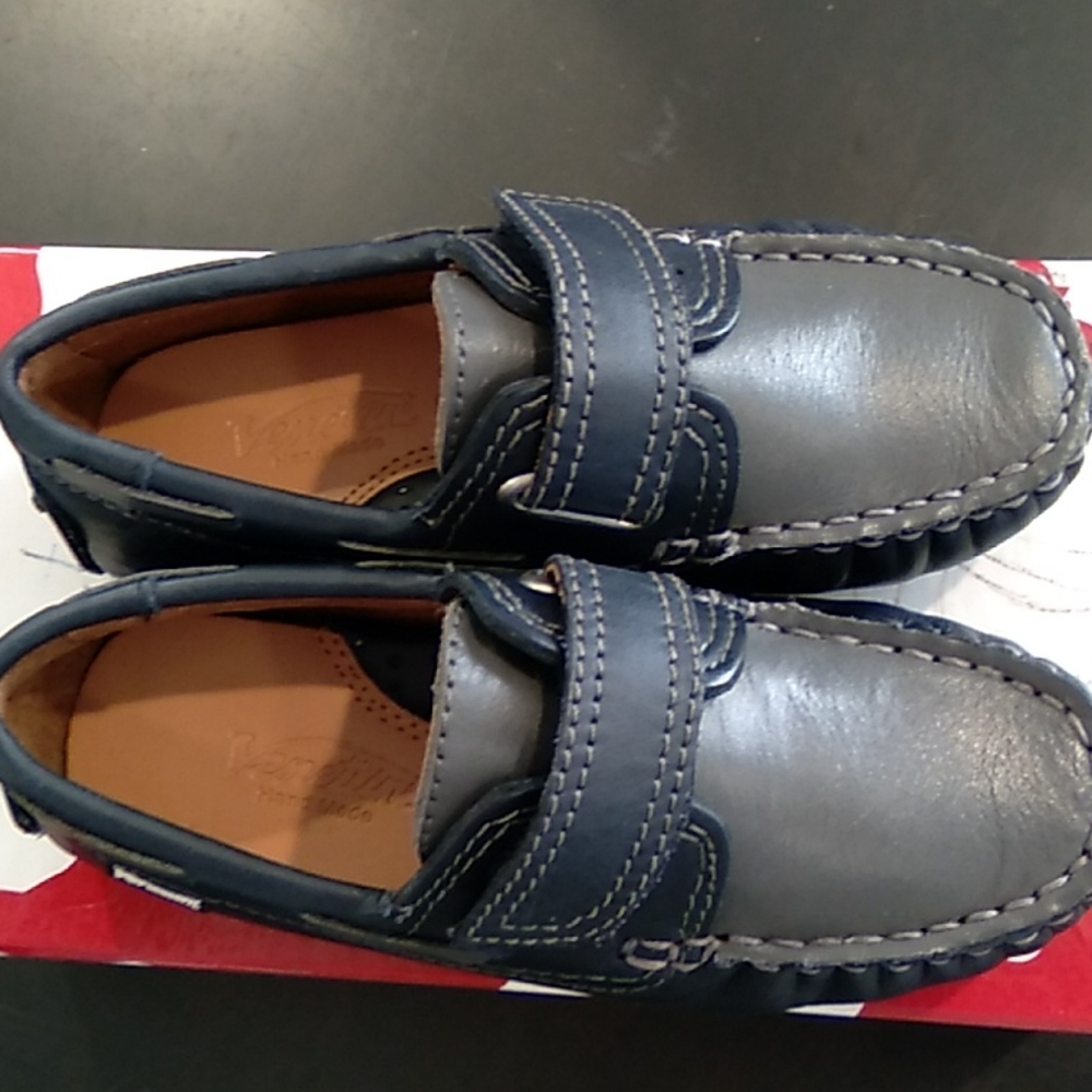 💖HOST PICK💖 NWT Venettini size 26 boys loafers